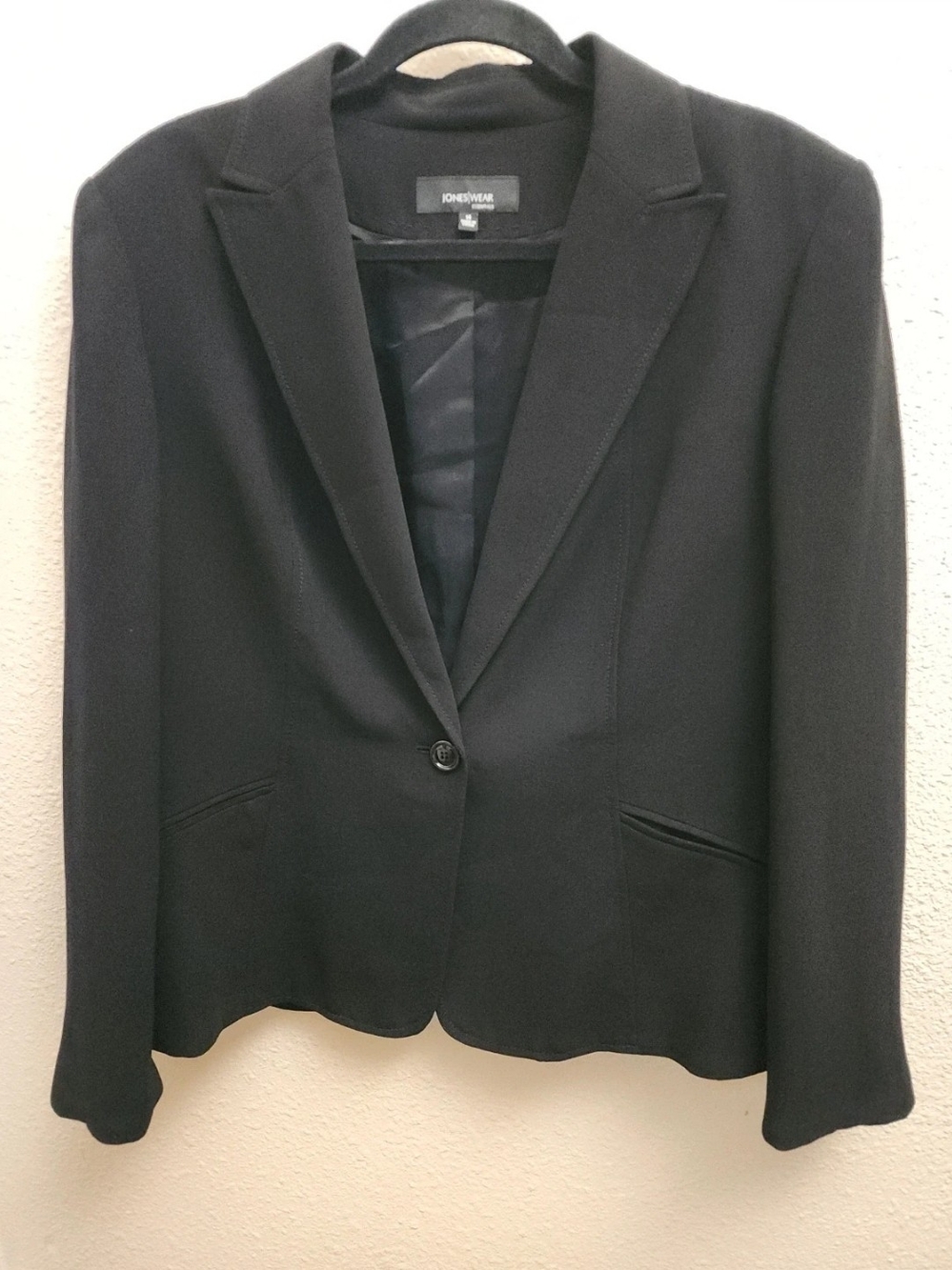 Jones Wear Black Single-Button Tailored Blazer